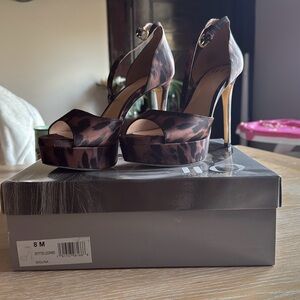 JLO size 8 animal print heel 4inch